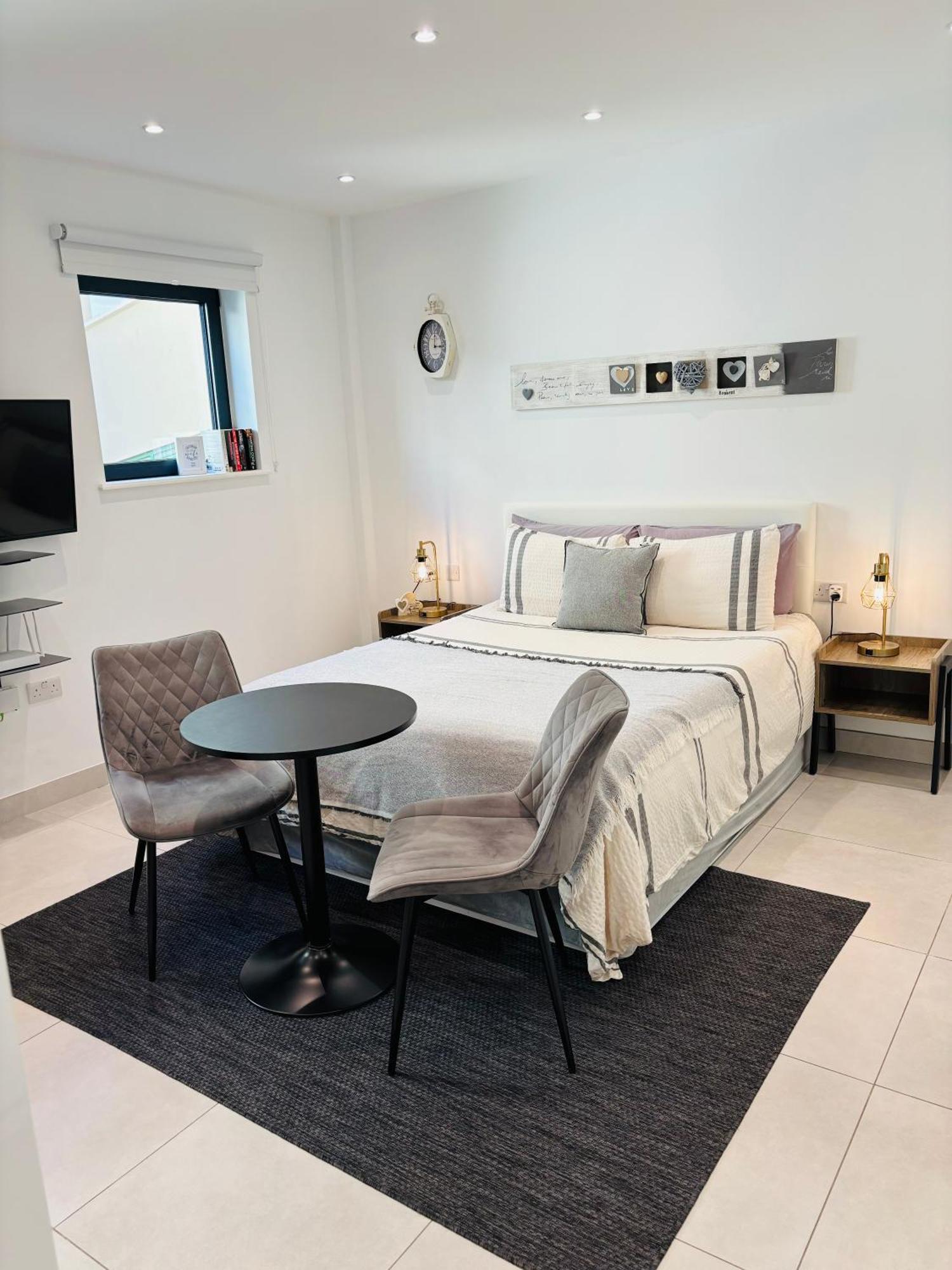 Gibraltar Central Suites Экстерьер фото