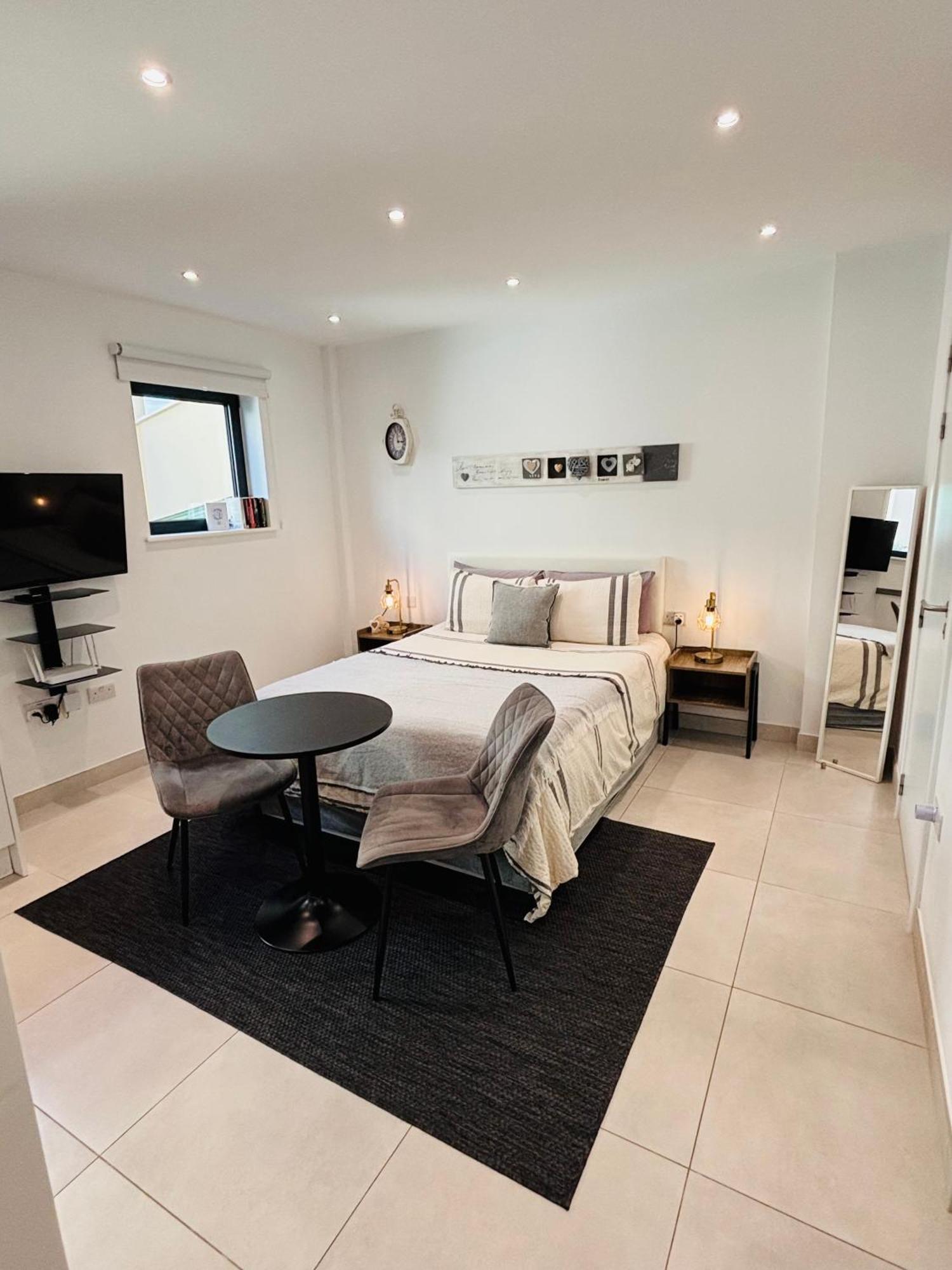 Gibraltar Central Suites Экстерьер фото