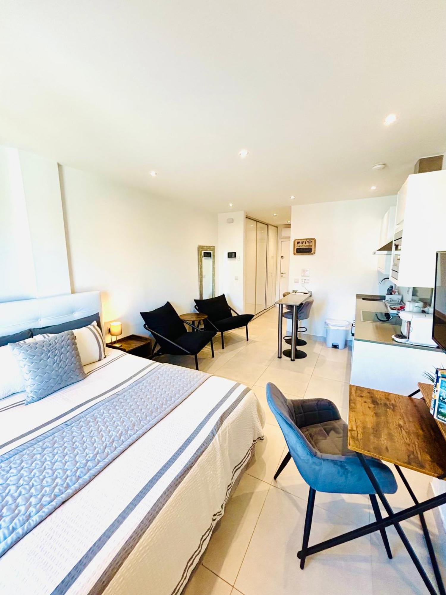 Gibraltar Central Suites Экстерьер фото